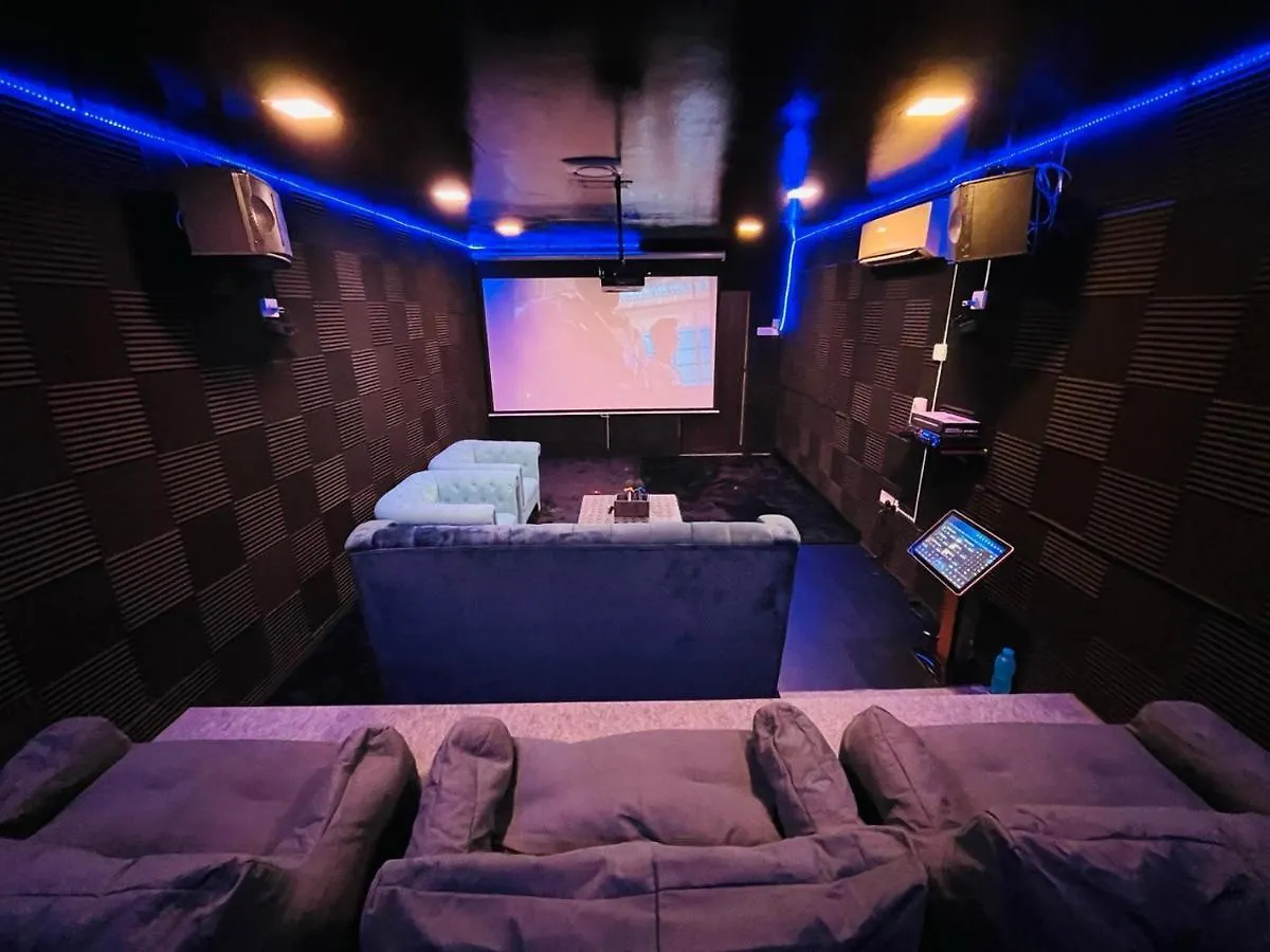 Luxe Bean Bag Cinema Retreat - Private Pool With Ps5, Ktv, Bbq Patio - 5 Mins To Tanjung Bungah Beach ! Villa Tanjung Tokong 0*,  Malaysia
