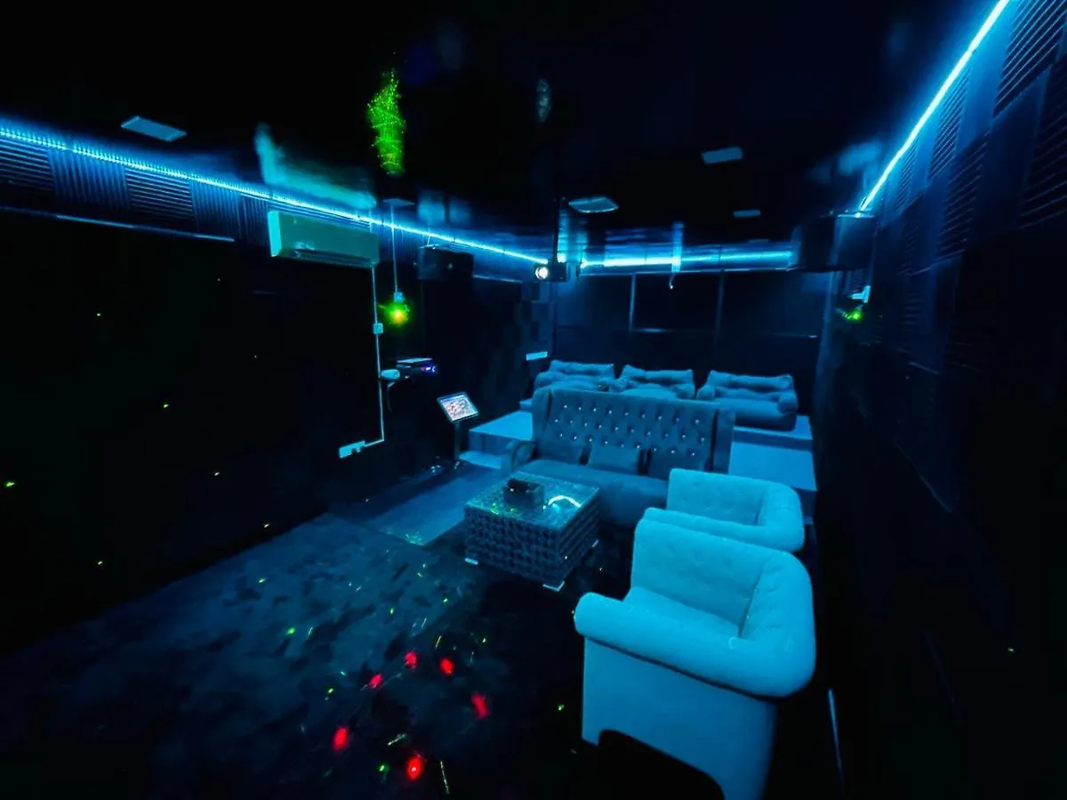 Luxe Bean Bag Cinema Retreat - Private Pool With Ps5, Ktv, Bbq Patio - 5 Mins To Tanjung Bungah Beach ! Villa Tanjung Tokong