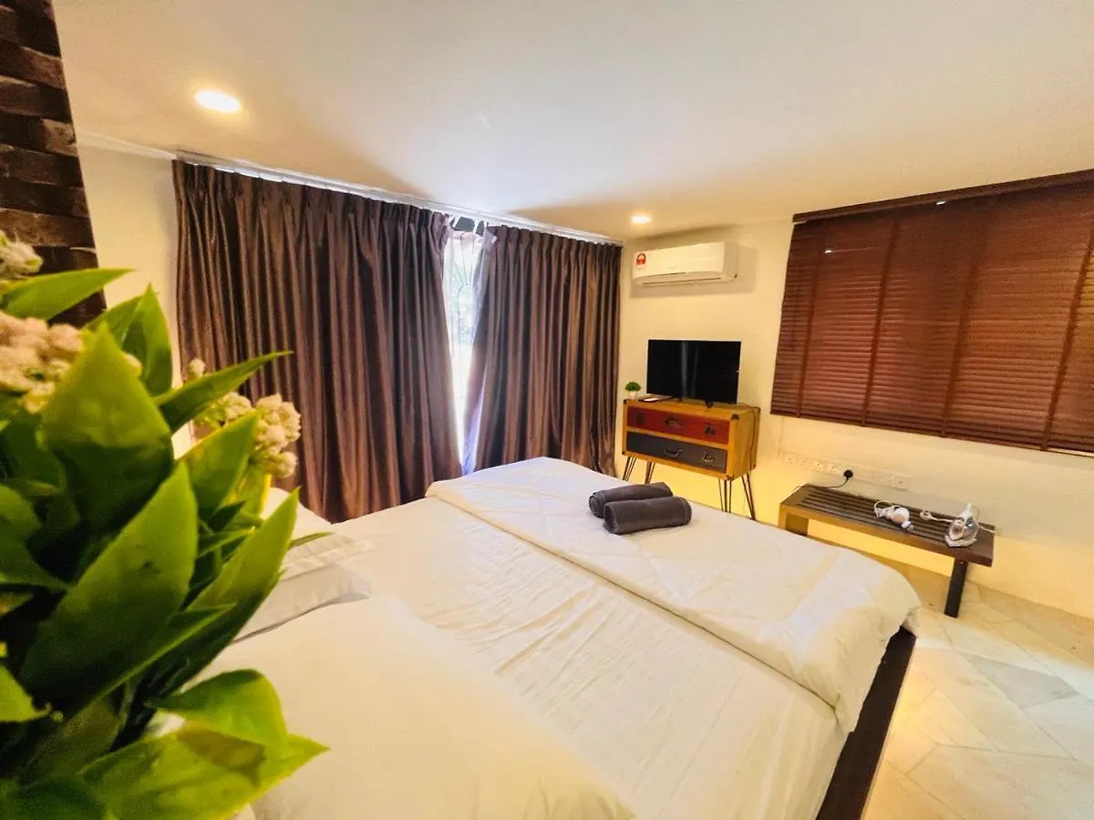 Luxe Bean Bag Cinema Retreat - Private Pool With Ps5, Ktv, Bbq Patio - 5 Mins To Tanjung Bungah Beach ! Villa Tanjung Tokong 0*,