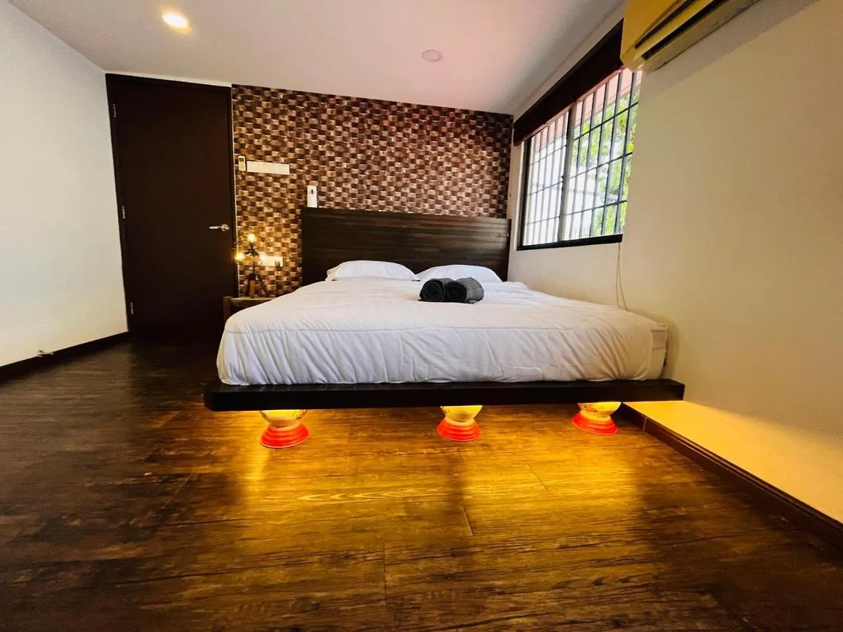 Luxe Bean Bag Cinema Retreat - Private Pool With Ps5, Ktv, Bbq Patio - 5 Mins To Tanjung Bungah Beach ! Villa Tanjung Tokong