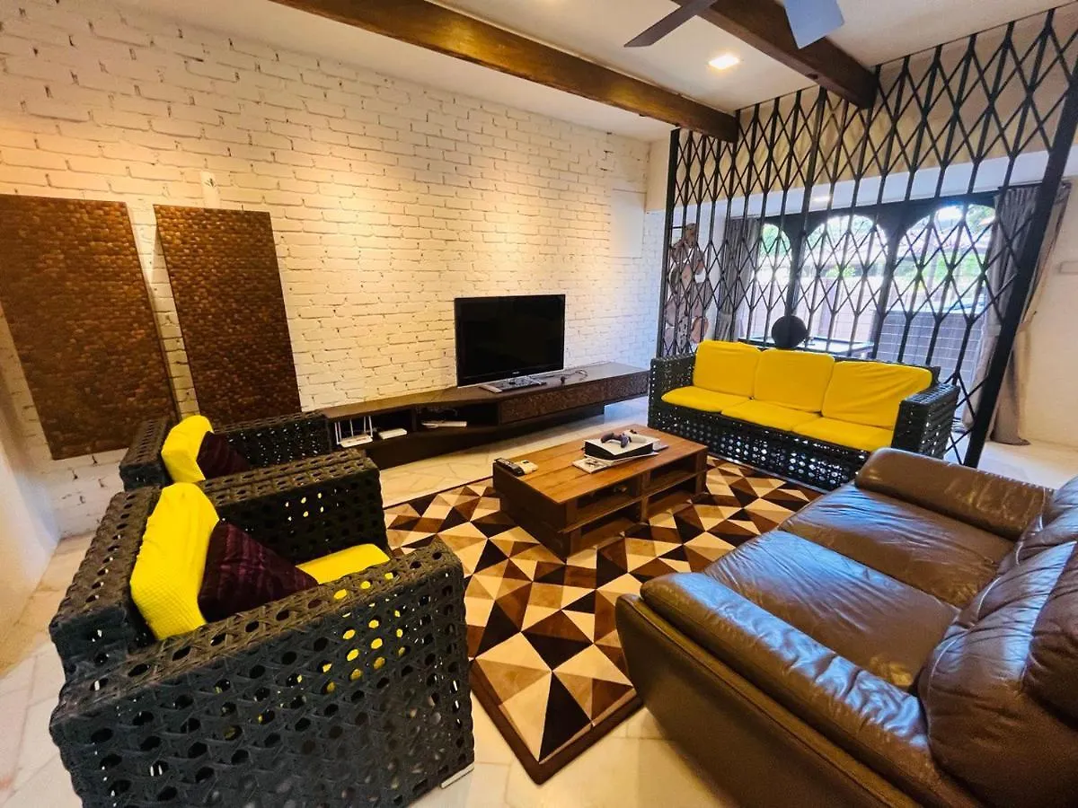 Luxe Bean Bag Cinema Retreat - Private Pool With Ps5, Ktv, Bbq Patio - 5 Mins To Tanjung Bungah Beach ! Villa Tanjung Tokong