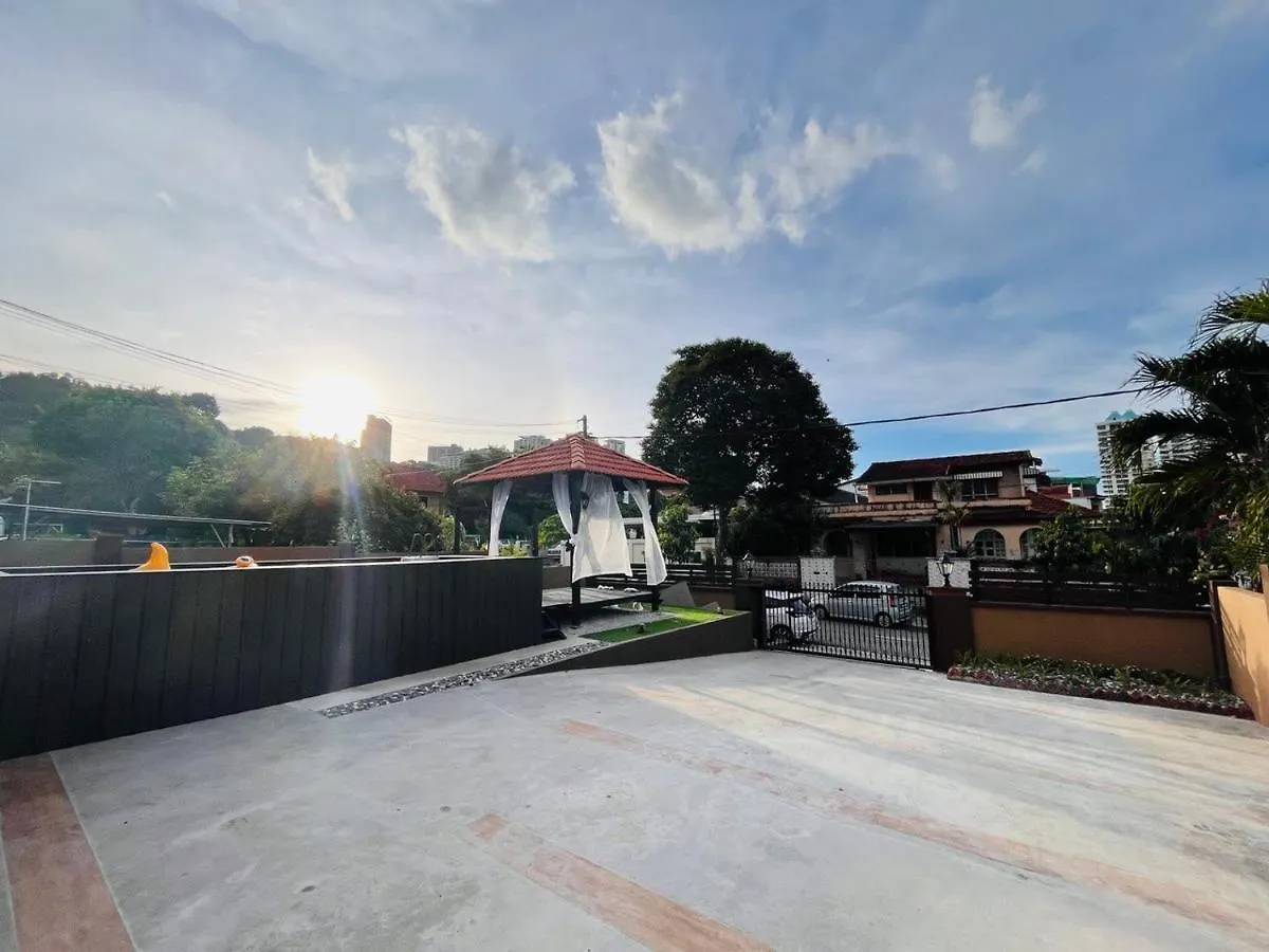 Luxe Bean Bag Cinema Retreat - Private Pool With Ps5, Ktv, Bbq Patio - 5 Mins To Tanjung Bungah Beach ! Villa Tanjung Tokong
