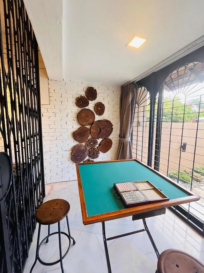 Luxe Bean Bag Cinema Retreat - Private Pool With Ps5, Ktv, Bbq Patio - 5 Mins To Tanjung Bungah Beach ! Villa Tanjung Tokong