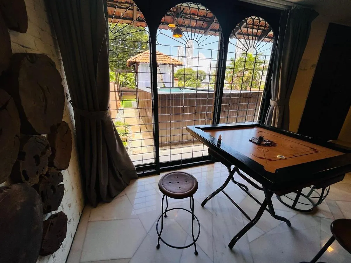 Luxe Bean Bag Cinema Retreat - Private Pool With Ps5, Ktv, Bbq Patio - 5 Mins To Tanjung Bungah Beach ! Villa Tanjung Tokong