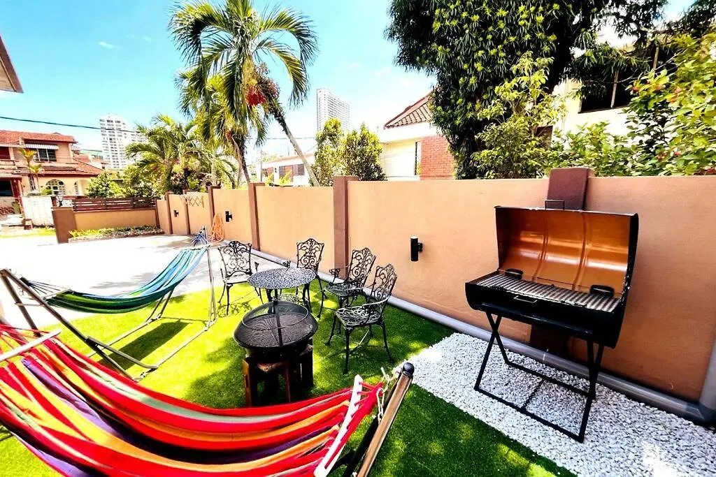 Luxe Bean Bag Cinema Retreat - Private Pool With Ps5, Ktv, Bbq Patio - 5 Mins To Tanjung Bungah Beach ! Villa Tanjung Tokong