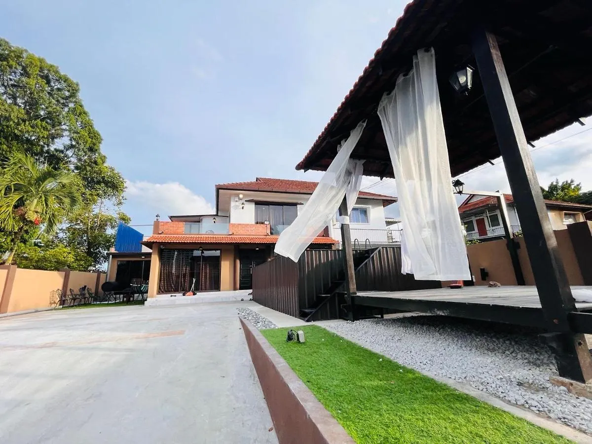 Luxe Bean Bag Cinema Retreat - Private Pool With Ps5, Ktv, Bbq Patio - 5 Mins To Tanjung Bungah Beach ! Villa Tanjung Tokong