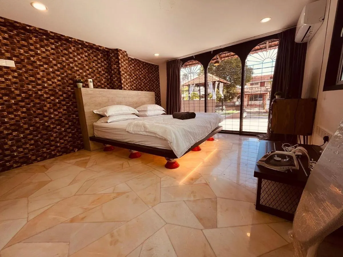 Luxe Bean Bag Cinema Retreat - Private Pool With Ps5, Ktv, Bbq Patio - 5 Mins To Tanjung Bungah Beach ! Villa Tanjung Tokong